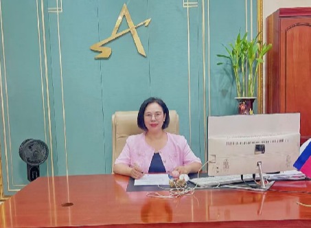常务副会长：张静